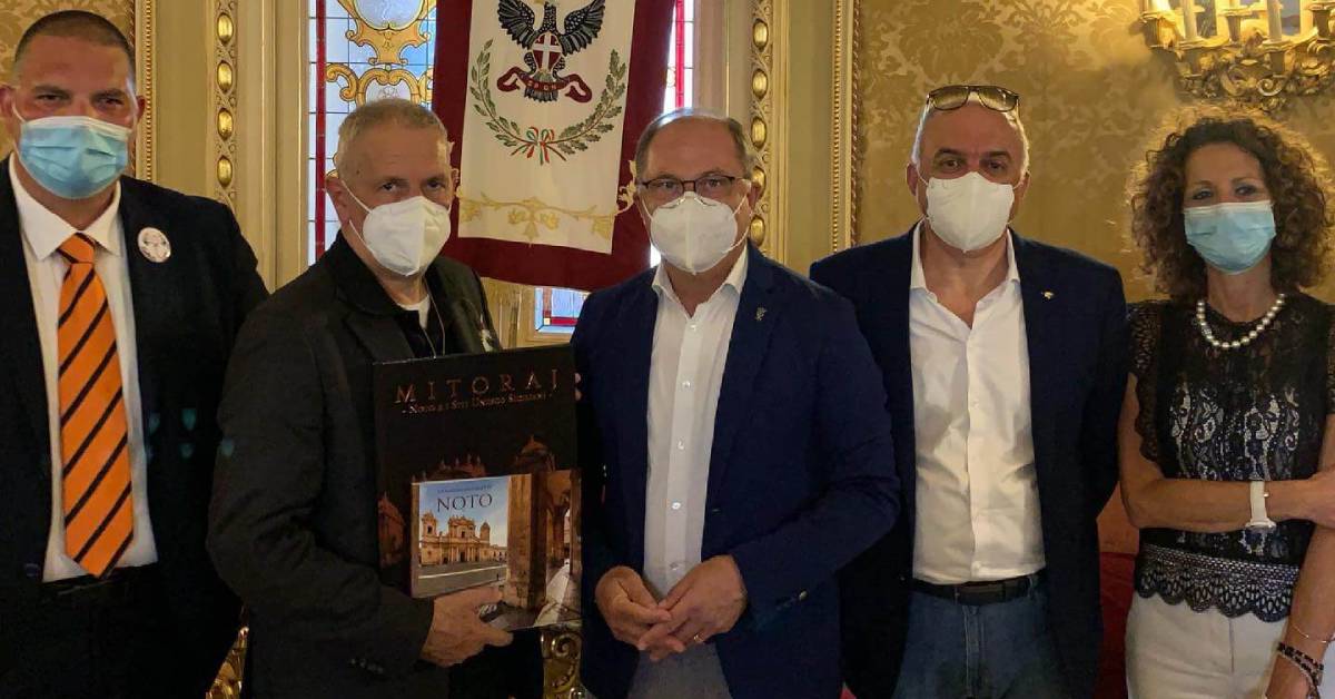 Noto capitano Ultimo Sergio De Caprio palazzo ducezio siracusapress