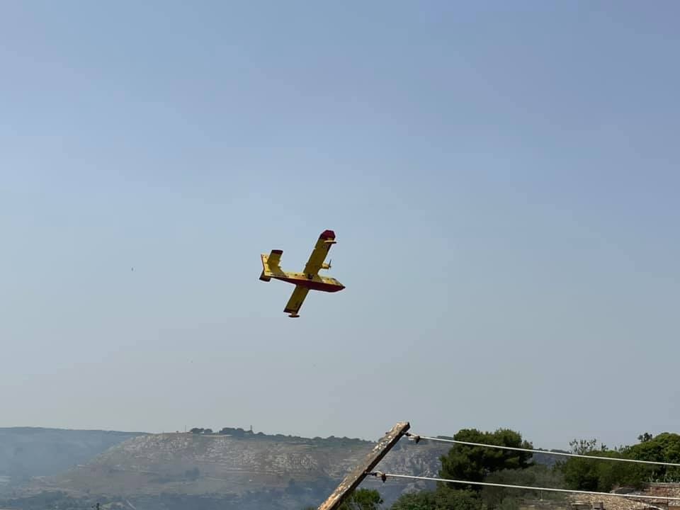 canadair incendio buscemi siracusaopress
