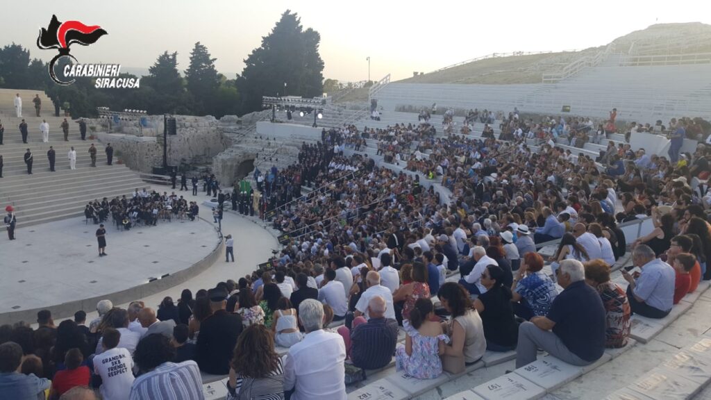 Fondazione Arma dei Carabinieri: Celebrato al Teatro Greco di Siracusa il  208° annuale | SiracusaPress